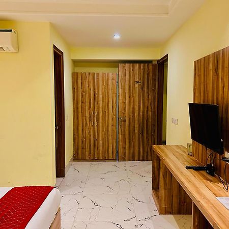 Goodluck House Near Terminal 3 Igi Airport Hotel New Delhi Eksteriør billede